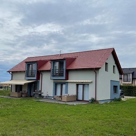 Lake View Apartments Near Golf Resort Kuneticka Hora, Dritec パルドゥビツェ 部屋 写真