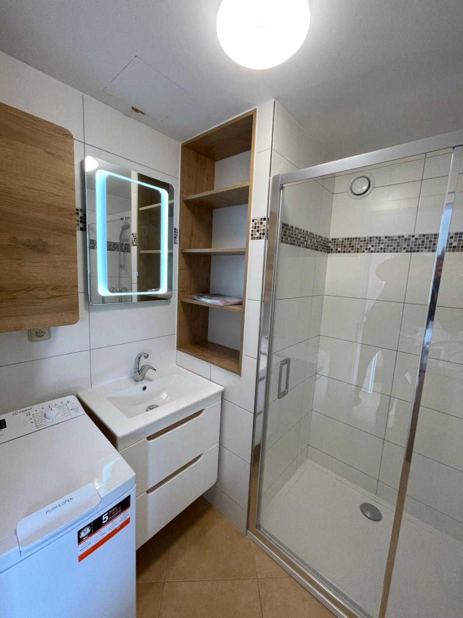 Lake View Apartments Near Golf Resort Kuneticka Hora, Dritec パルドゥビツェ 部屋 写真