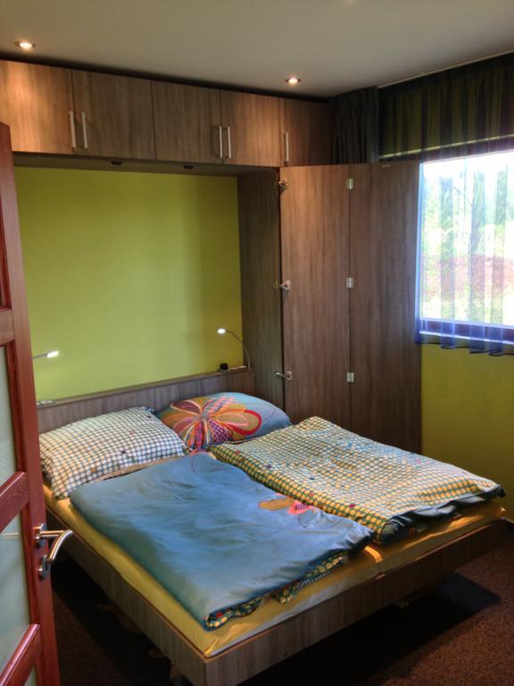 Lake View Apartments Near Golf Resort Kuneticka Hora, Dritec パルドゥビツェ 部屋 写真