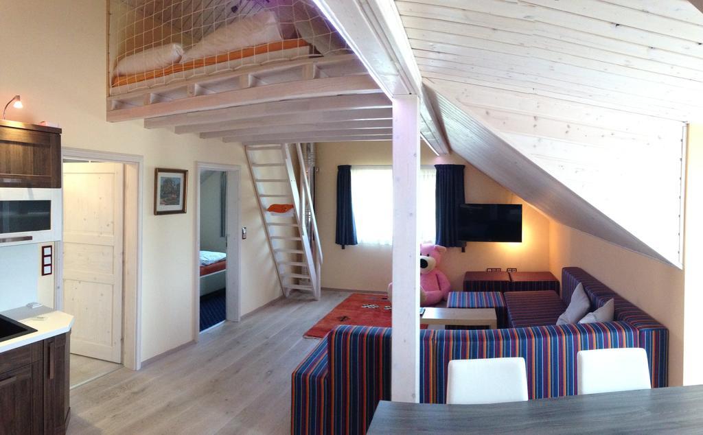 Lake View Apartments Near Golf Resort Kuneticka Hora, Dritec パルドゥビツェ 部屋 写真