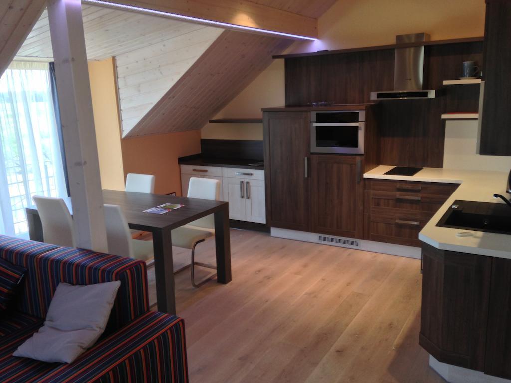 Lake View Apartments Near Golf Resort Kuneticka Hora, Dritec パルドゥビツェ 部屋 写真