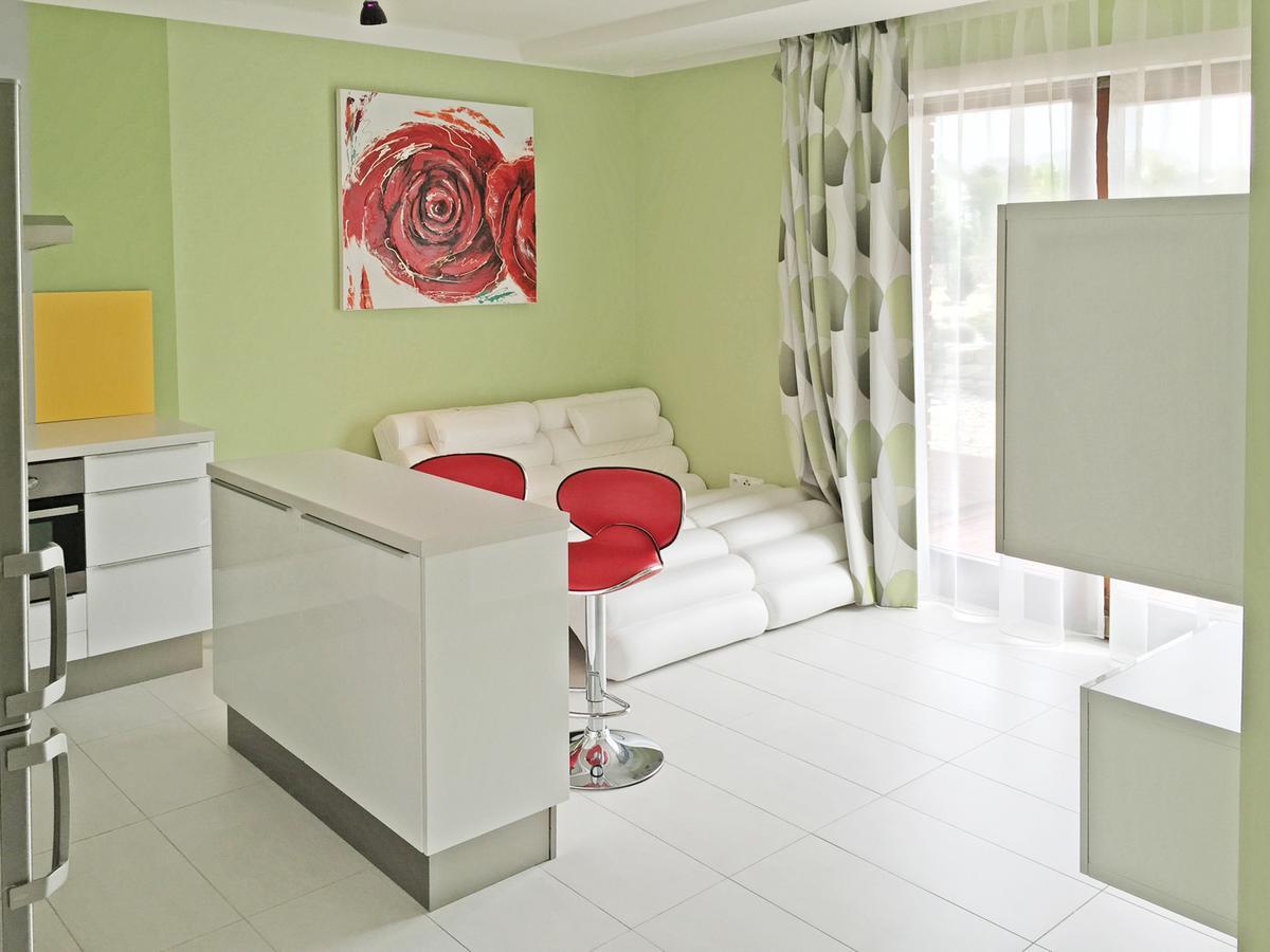 Lake View Apartments Near Golf Resort Kuneticka Hora, Dritec パルドゥビツェ エクステリア 写真