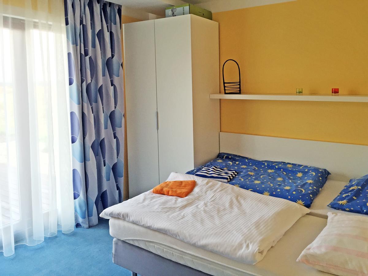 Lake View Apartments Near Golf Resort Kuneticka Hora, Dritec パルドゥビツェ エクステリア 写真