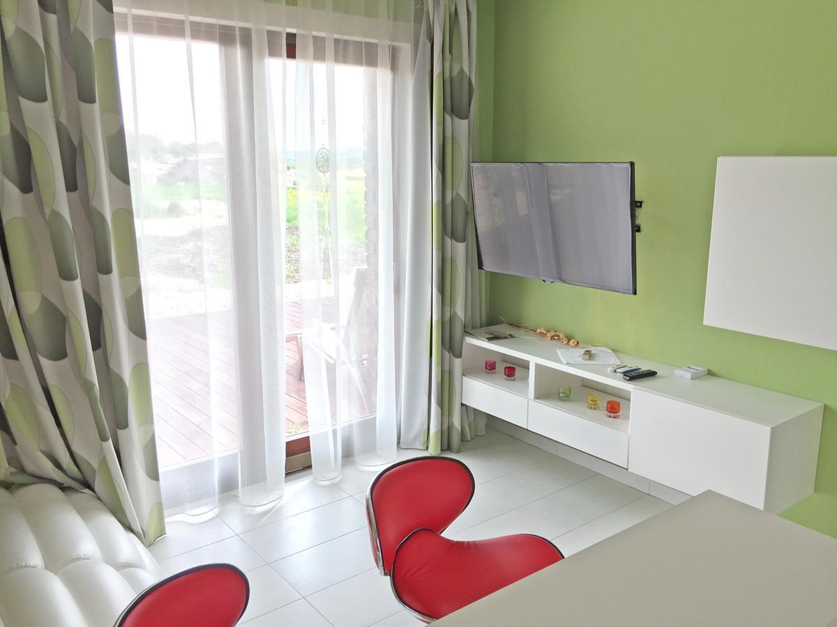 Lake View Apartments Near Golf Resort Kuneticka Hora, Dritec パルドゥビツェ エクステリア 写真
