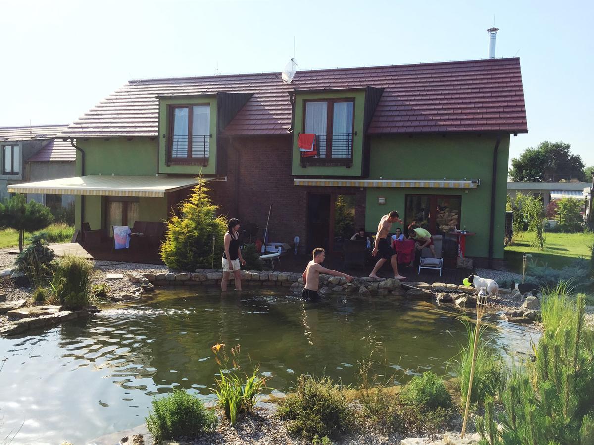 Lake View Apartments Near Golf Resort Kuneticka Hora, Dritec パルドゥビツェ エクステリア 写真