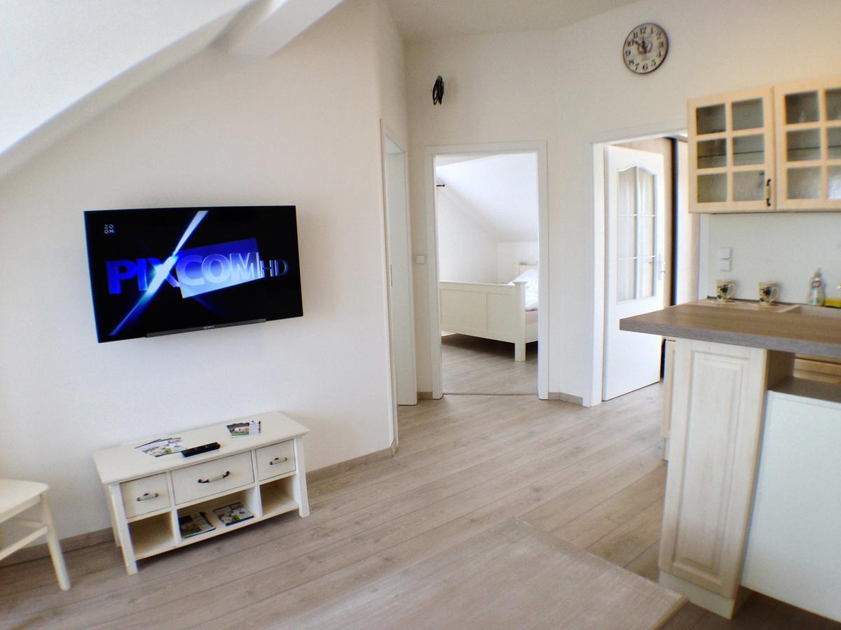 Lake View Apartments Near Golf Resort Kuneticka Hora, Dritec パルドゥビツェ エクステリア 写真